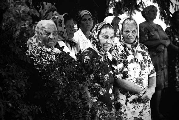 Не стоит относиться к старости как к трагедии. Ведь старость приходит вместе с опытом и мудростью.